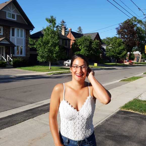 M e e t • m e - Picture 1 of 1